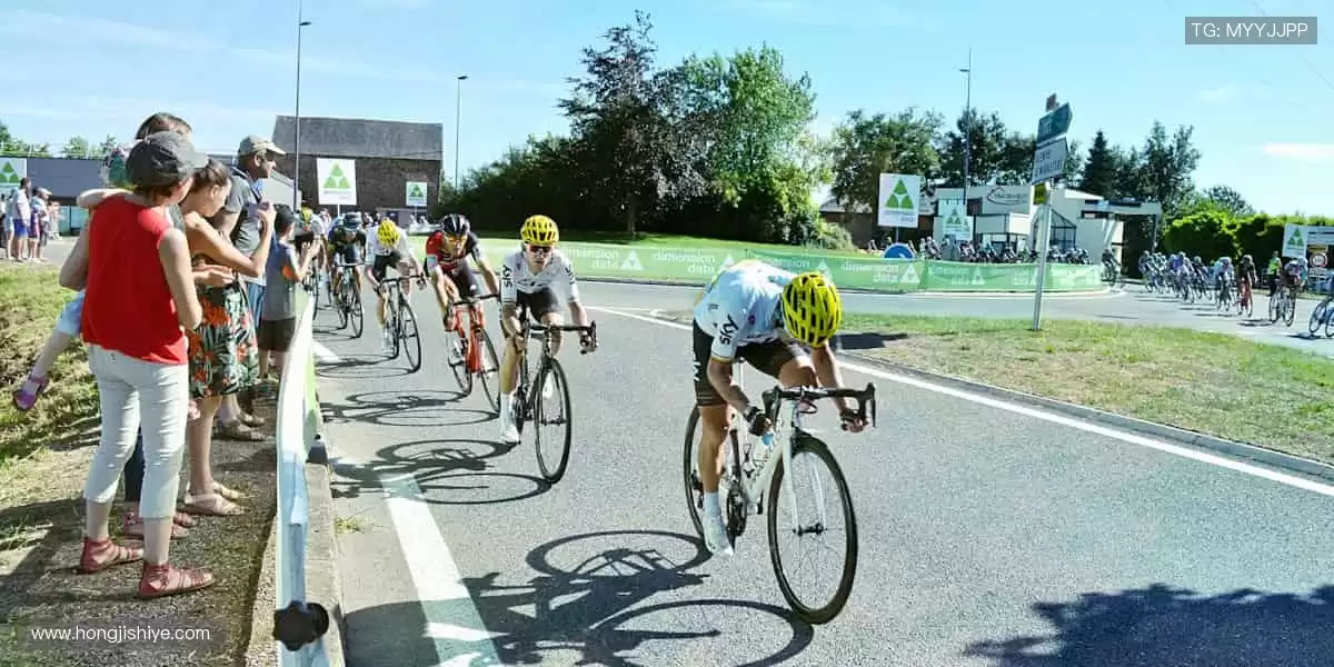 🏅 球星同款，触手可及！收藏限量周边，留住热血记忆🎁